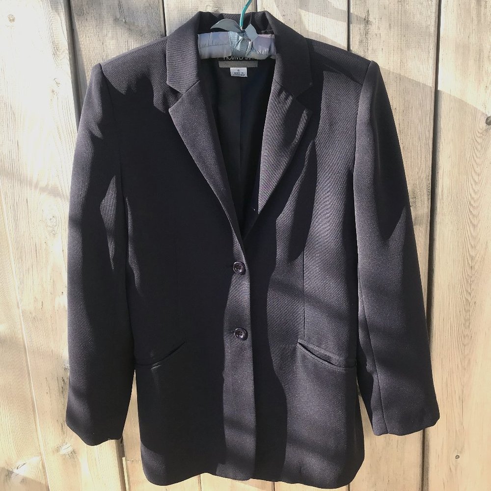 Blazer Classic Navy Blue Lined and Fitted   Size 6